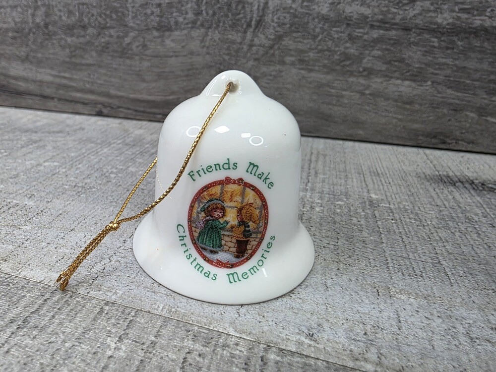 Russ Berrie Ceramic Bell #1909 Friends Make Christmas Memories Ornament g51g3